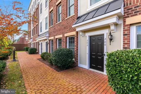 202 Murdoch Sq SE, Leesburg, VA 20175