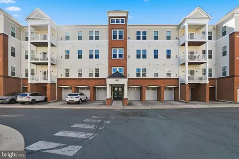 41895 Cathedral Valley Sq #302, Aldie, VA 20105