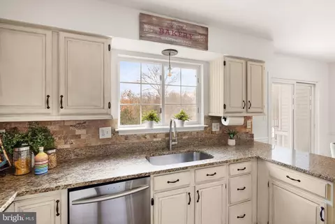 Kitchen - 43273 Clearnight Ter, Ashburn, VA 20147 photo 3 of 5