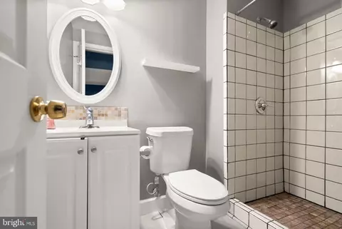 Bath - 43273 Clearnight Ter, Ashburn, VA 20147 photo 6 of 7