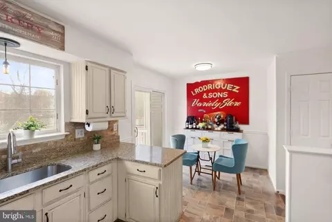 Kitchen - 43273 Clearnight Ter, Ashburn, VA 20147 photo 2 of 5