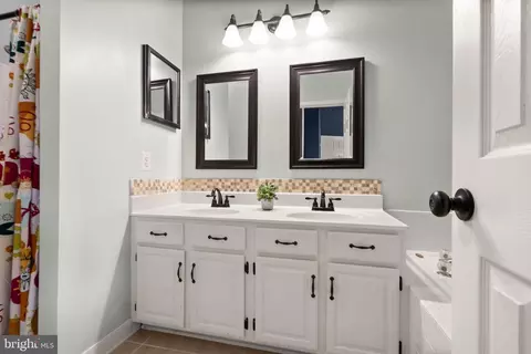 Bath - 43273 Clearnight Ter, Ashburn, VA 20147 photo 1 of 7