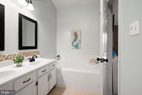 Bath - 43273 Clearnight Ter, Ashburn, VA 20147 photo 2 of 7