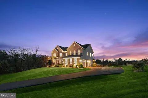 14840 Creek Point Ct, Hillsboro, VA 20132