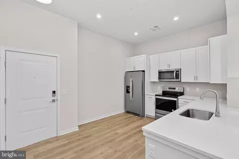 700 Mount Airy Ter NE #403A, Leesburg, VA 20176