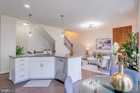 43376 Town Gate Sq, Chantilly, VA 20152 photo 10