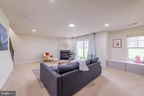 43376 Town Gate Sq, Chantilly, VA 20152 photo 25