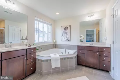 43376 Town Gate Sq, Chantilly, VA 20152 photo 21
