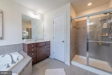 43376 Town Gate Sq, Chantilly, VA 20152 photo 20