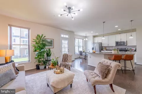 43376 Town Gate Sq, Chantilly, VA 20152 photo 7