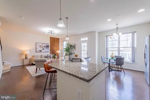 43376 Town Gate Sq, Chantilly, VA 20152 photo 6
