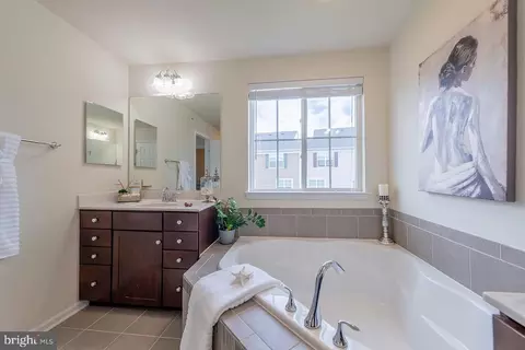 43376 Town Gate Sq, Chantilly, VA 20152 photo 22