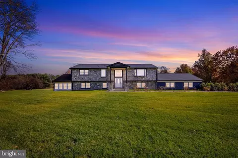 13762 Berlin Tpke, Lovettsville, VA 20180