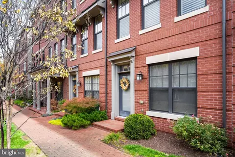 421 Bicksler Sq SE, Leesburg, VA 20175