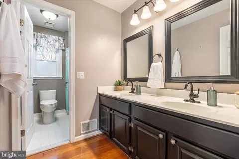 Bath - 43879 Glenhazel Dr, Ashburn, VA 20147 photo 3 of 4
