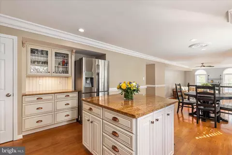 Kitchen - 43879 Glenhazel Dr, Ashburn, VA 20147 photo 2 of 5