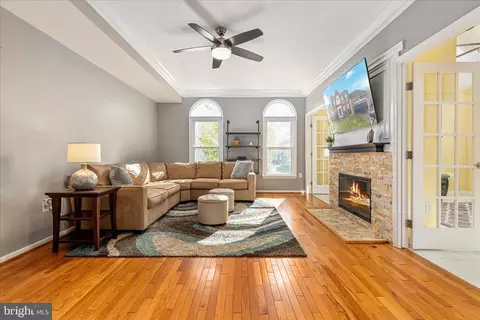 Living - 43879 Glenhazel Dr, Ashburn, VA 20147 photo 1 of 1