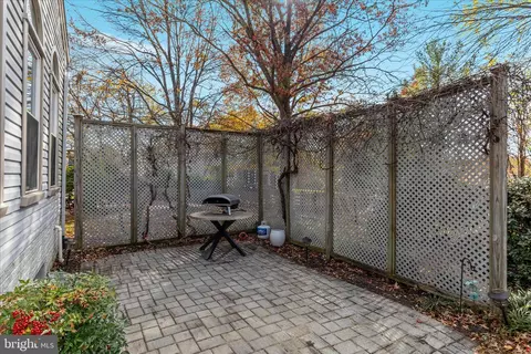 Exterior - 43879 Glenhazel Dr, Ashburn, VA 20147 photo 5 of 7