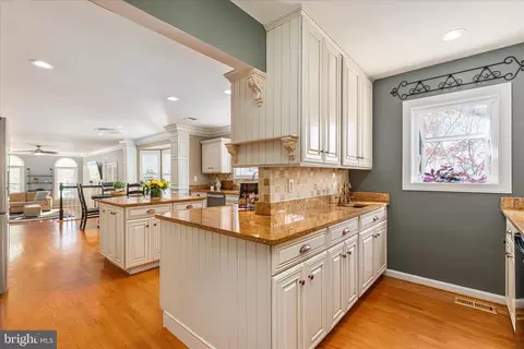 Kitchen - 43879 Glenhazel Dr, Ashburn, VA 20147 photo 3 of 5