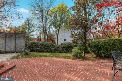 Exterior - 43879 Glenhazel Dr, Ashburn, VA 20147 photo 4 of 7