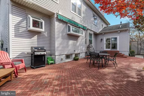 Exterior - 43879 Glenhazel Dr, Ashburn, VA 20147 photo 2 of 7