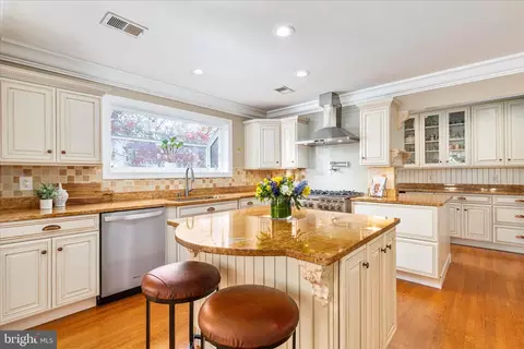 Kitchen - 43879 Glenhazel Dr, Ashburn, VA 20147 photo 1 of 5