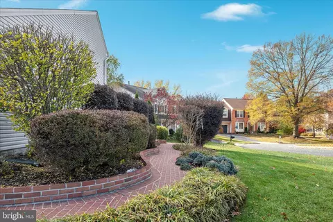 Exterior - 43879 Glenhazel Dr, Ashburn, VA 20147 photo 3 of 7