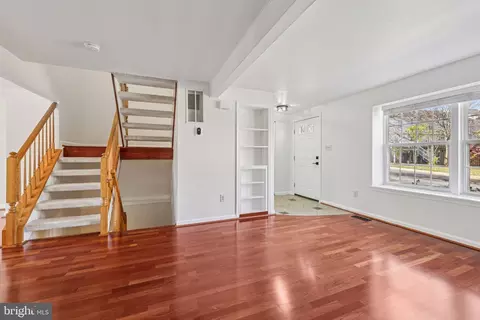 Living - 43494 Postrail Sq, Ashburn, VA 20147 photo 2 of 7