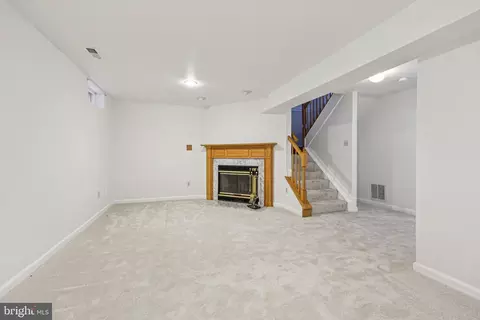 Living - 43494 Postrail Sq, Ashburn, VA 20147 photo 6 of 7