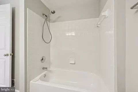 Bath - 43494 Postrail Sq, Ashburn, VA 20147 photo 4 of 6