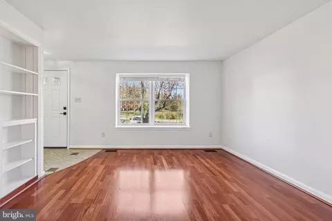 Living - 43494 Postrail Sq, Ashburn, VA 20147 photo 3 of 7