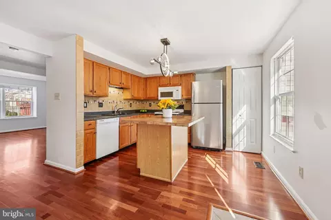 Kitchen - 43494 Postrail Sq, Ashburn, VA 20147 photo 1 of 1