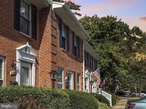 143 N Duke Dr, Sterling, VA 20164