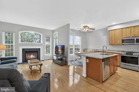 44112 Saxony Ter, Ashburn, VA 20147 photo 12