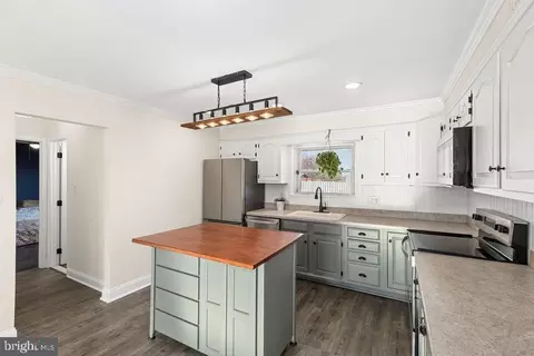 503 S Maple Ct, Sterling, VA 20164 photo 9