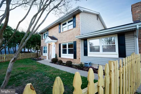 503 S Maple Ct, Sterling, VA 20164 photo 2