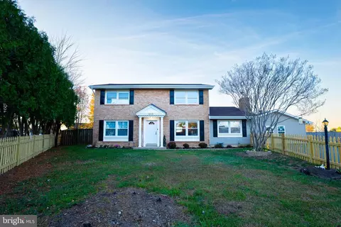 503 S Maple Ct, Sterling, VA 20164