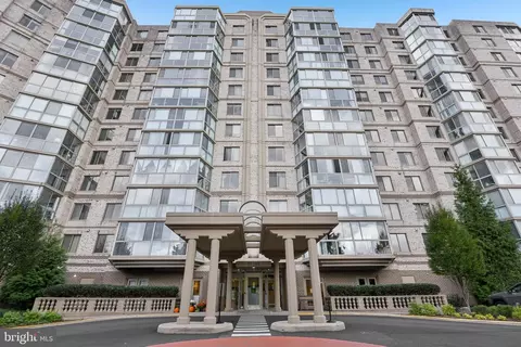 19385 Cypress Ridge Ter #404, Leesburg, VA 20176