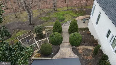 Exterior - 42831 Falling Leaf Ct, Ashburn, VA 20148 photo 8 of 13
