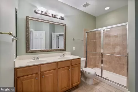 Bath - 42831 Falling Leaf Ct, Ashburn, VA 20148 photo 3 of 3