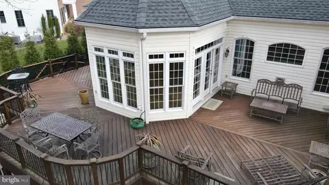Exterior - 42831 Falling Leaf Ct, Ashburn, VA 20148 photo 9 of 13