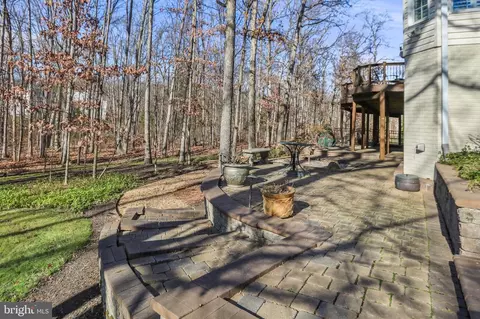Exterior - 42831 Falling Leaf Ct, Ashburn, VA 20148 photo 4 of 13