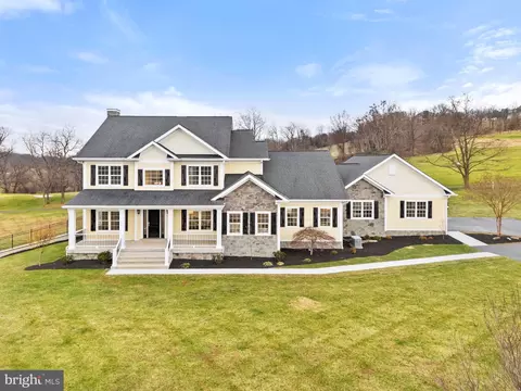 35080 Mcknight Ct, Round Hill, VA 20141