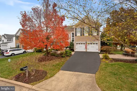 Exterior - 20340 Advantage Ct, Ashburn, VA 20147 photo 11 of 17