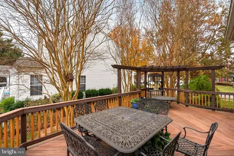 Exterior - 20340 Advantage Ct, Ashburn, VA 20147 photo 7 of 17