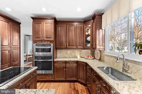 Kitchen - 20340 Advantage Ct, Ashburn, VA 20147 photo 4 of 9