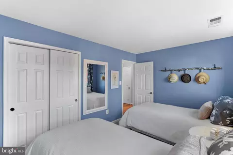 Bedroom - 20340 Advantage Ct, Ashburn, VA 20147 photo 5 of 7