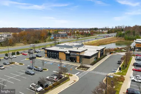 Exterior - 20340 Advantage Ct, Ashburn, VA 20147 photo 14 of 17