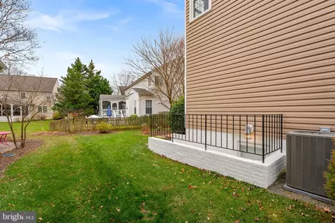 Exterior - 20340 Advantage Ct, Ashburn, VA 20147 photo 8 of 17