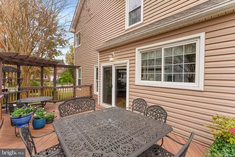 Exterior - 20340 Advantage Ct, Ashburn, VA 20147 photo 5 of 17